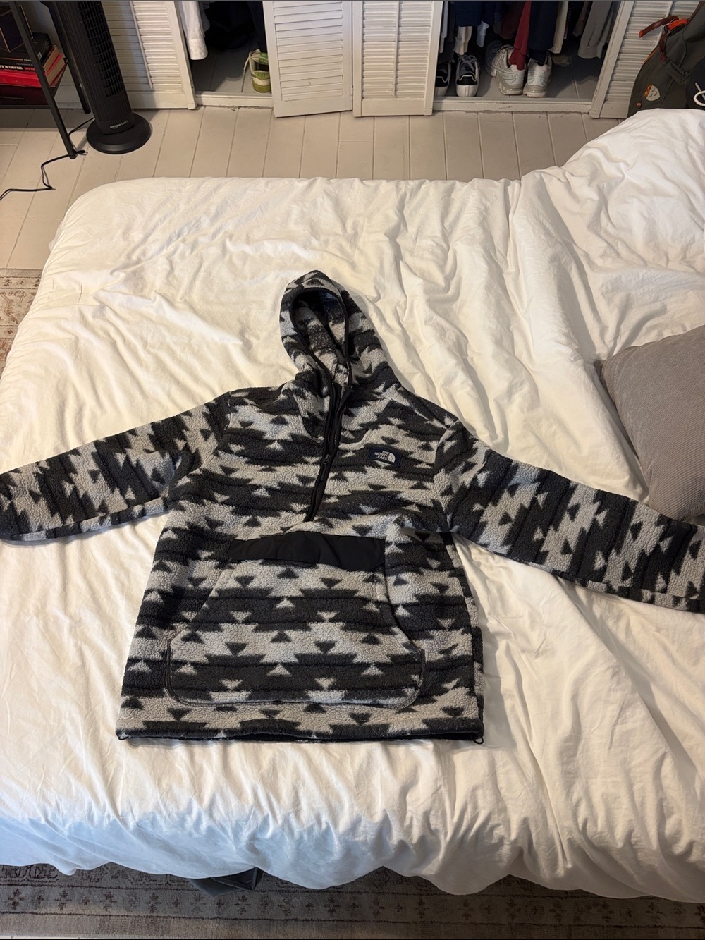 The North Face Men's Black & Gray Geometric Half-Zip Hooded Fleece